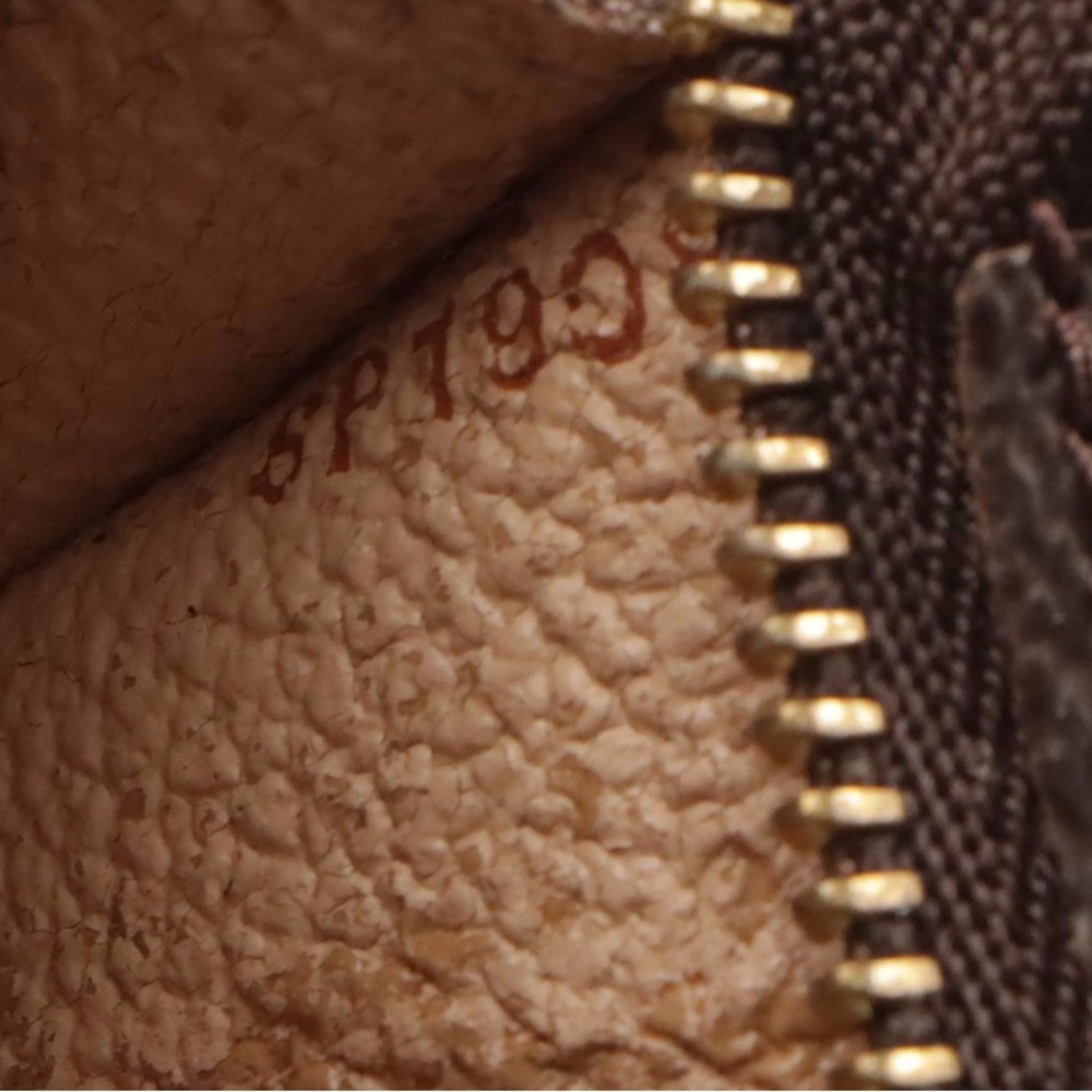 Louis Vuitton Marais GM Bucket Bag in Monogram Canvas and Leather - Picture 12 of 13